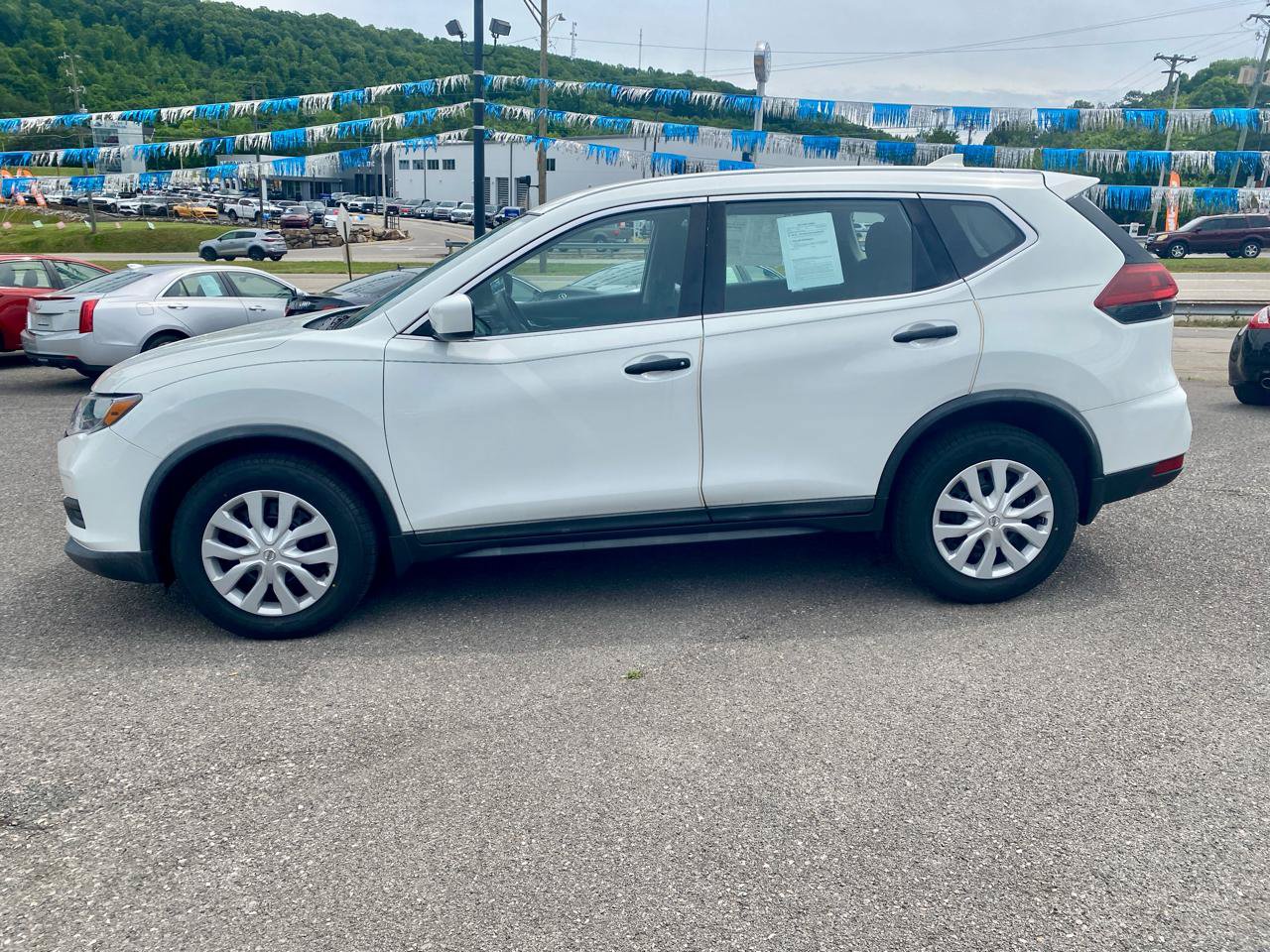 Used 2018 Nissan Rogue S AWD/4WD image 4