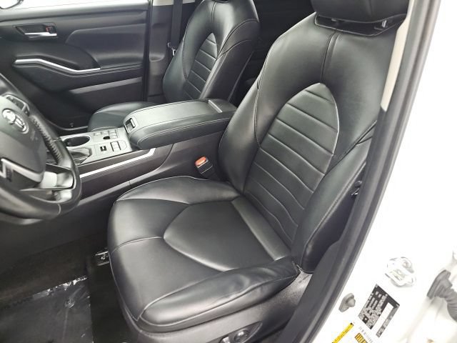 Used 2023 Toyota Highlander XLE AWD/4WD image 15