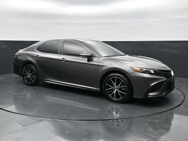 Used 2022 Toyota Camry SE FWD image 3