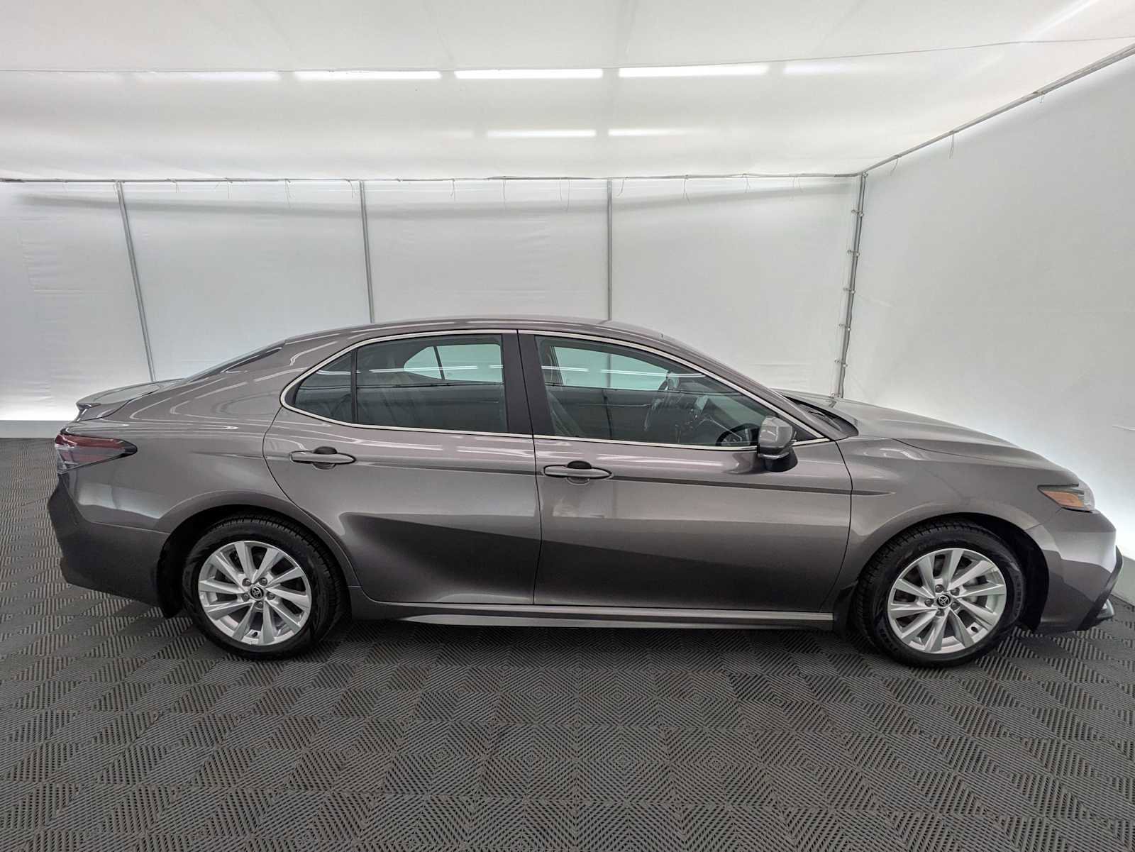 Used 2024 Toyota Camry SE FWD image 7