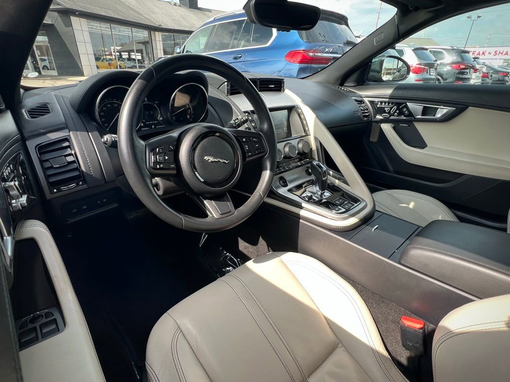 Used 2016 Jaguar F-TYPE Coupe image 15