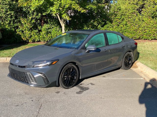 Used 2025 Toyota Camry SE w/ Convenience Package FWD image 2