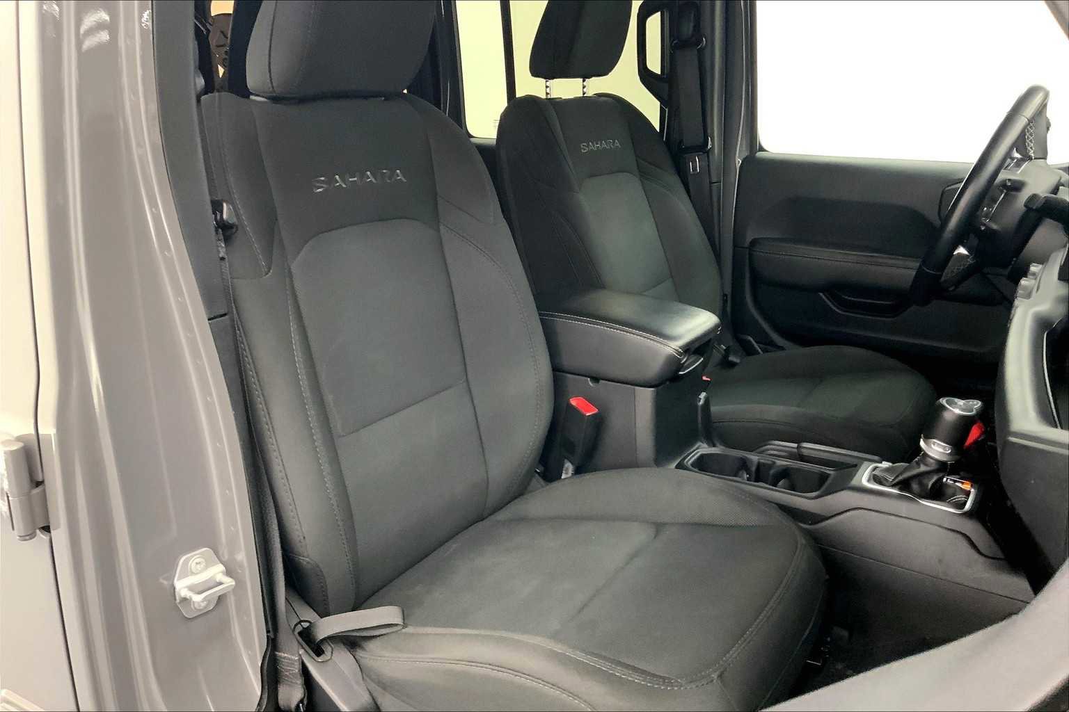 Used 2020 Jeep Wrangler Unlimited Sahara image 11