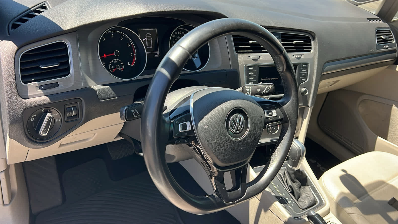 Used 2017 Volkswagen Golf SE FWD image 10