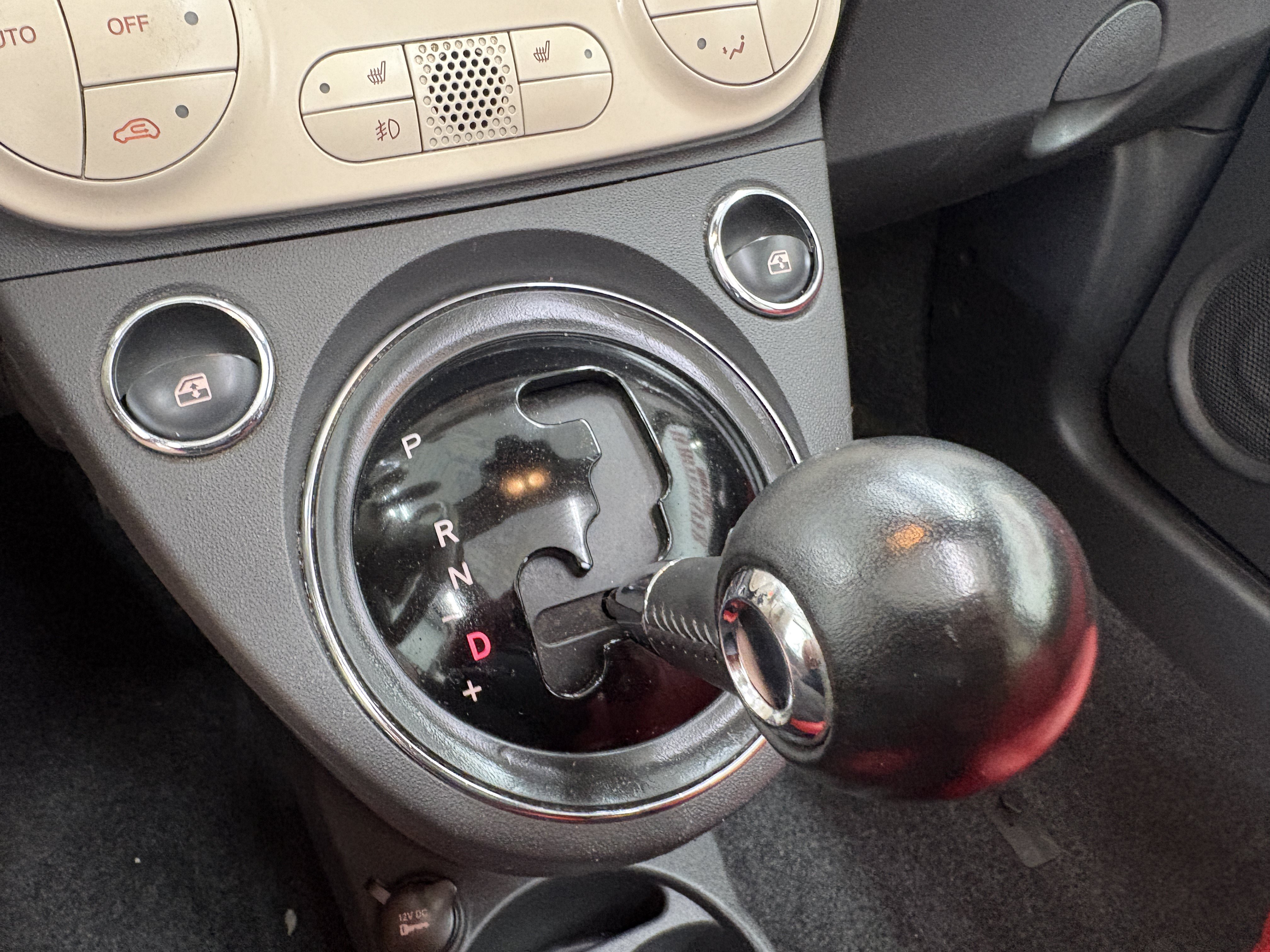 Used 2013 FIAT 500 Lounge w/ Luxury Leather Pkg FWD image 18