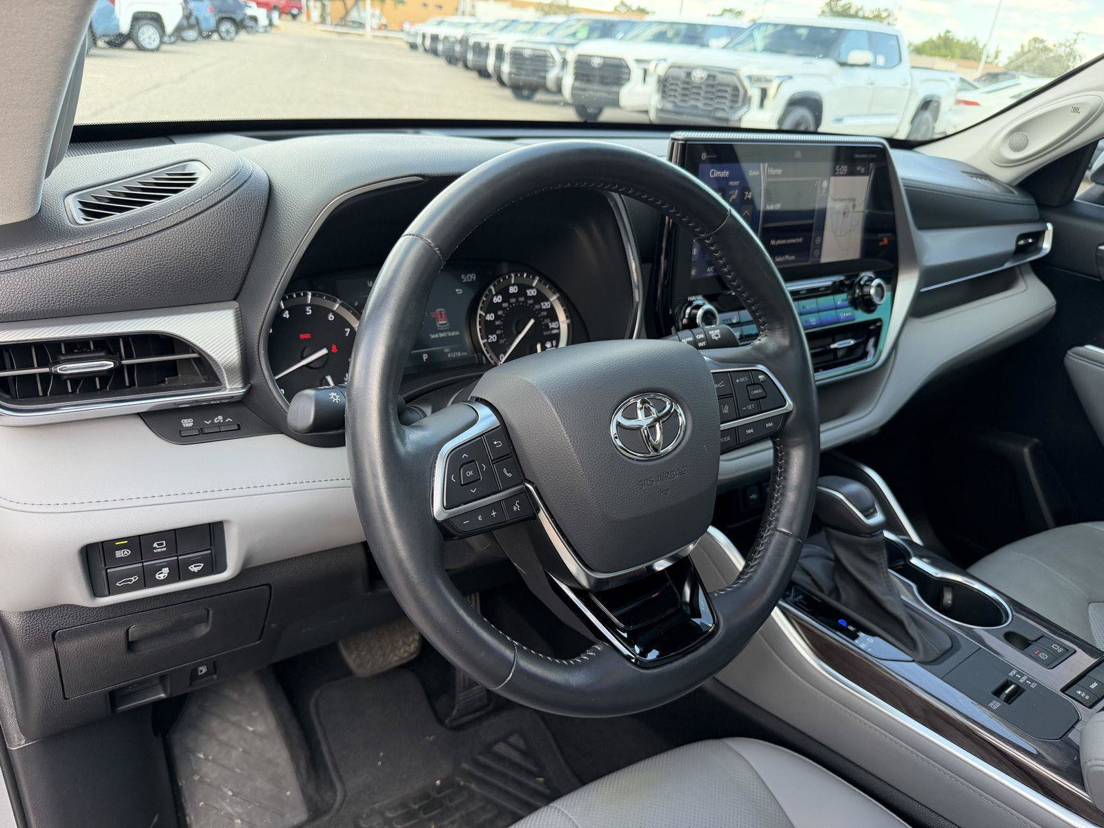 Used 2021 Toyota Highlander Platinum FWD image 35