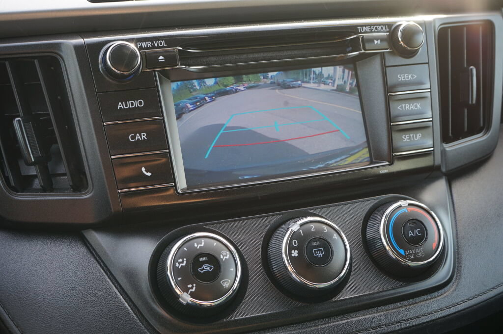 Used 2018 Toyota RAV4 LE w/ All Weather Liner Package FWD image 18