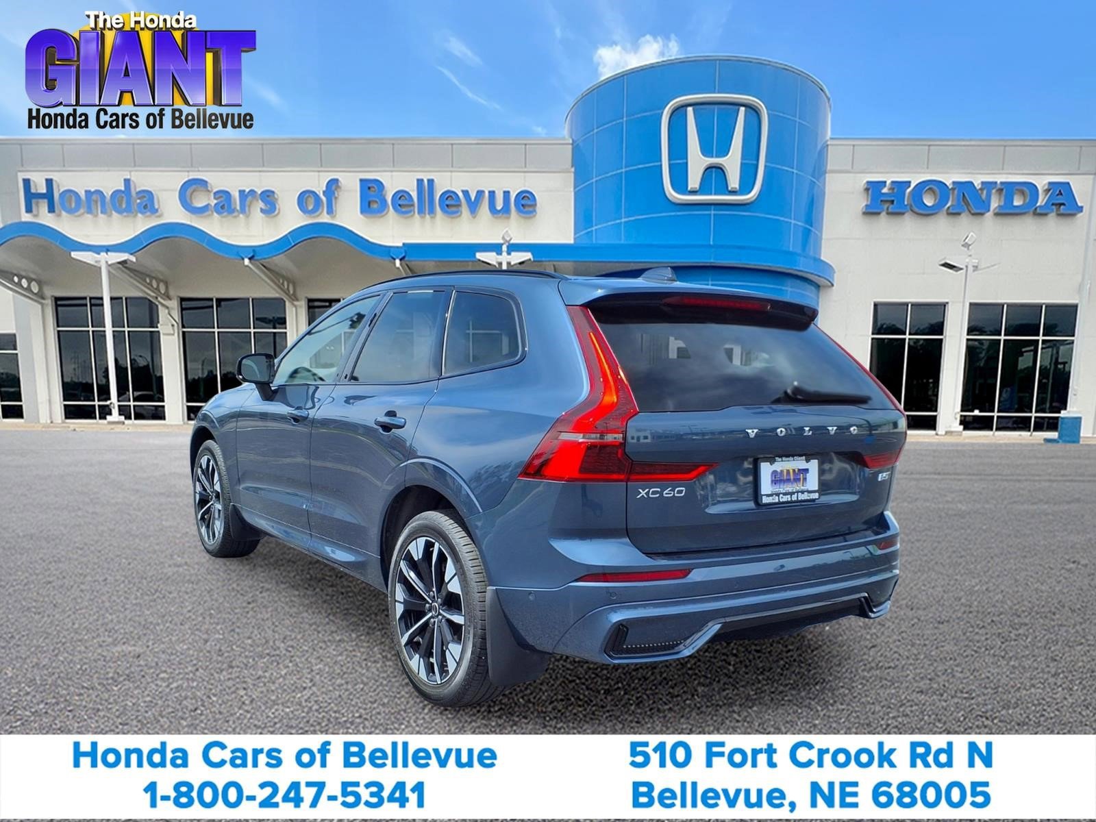 Used 2026 Volvo XC60 B5 Plus w/ Climate Package AWD/4WD image 3