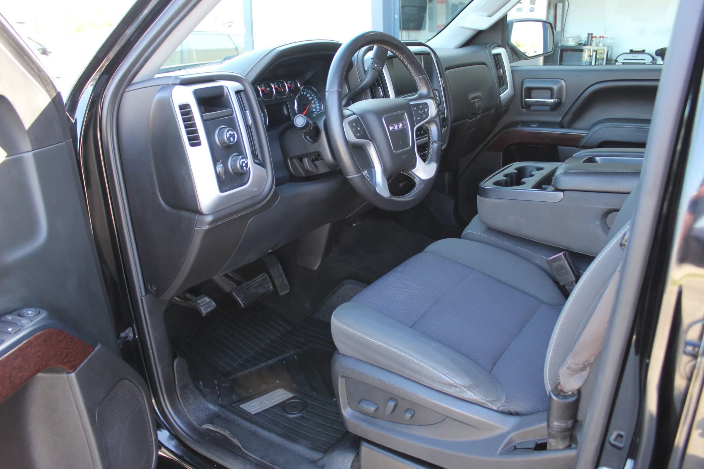 Used 2017 GMC Sierra 1500 SLE w/ SLE Value Package image 12