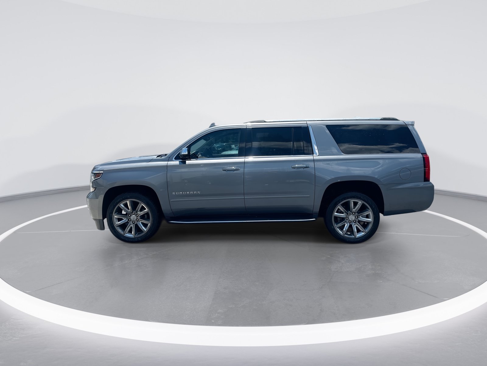 Used 2019 Chevrolet Suburban Premier AWD/4WD image 6