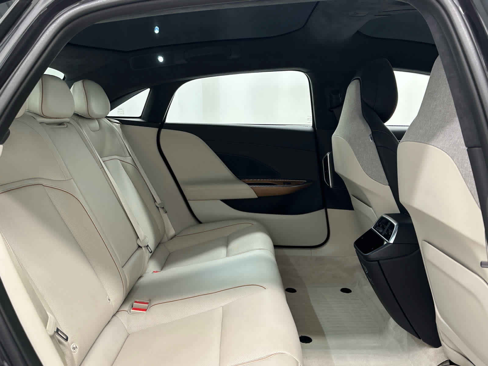 Used 2023 Lucid Air Touring AWD/4WD image 20