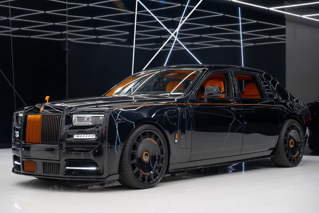Used 2025 Rolls-Royce Phantom Sedan RWD image 3