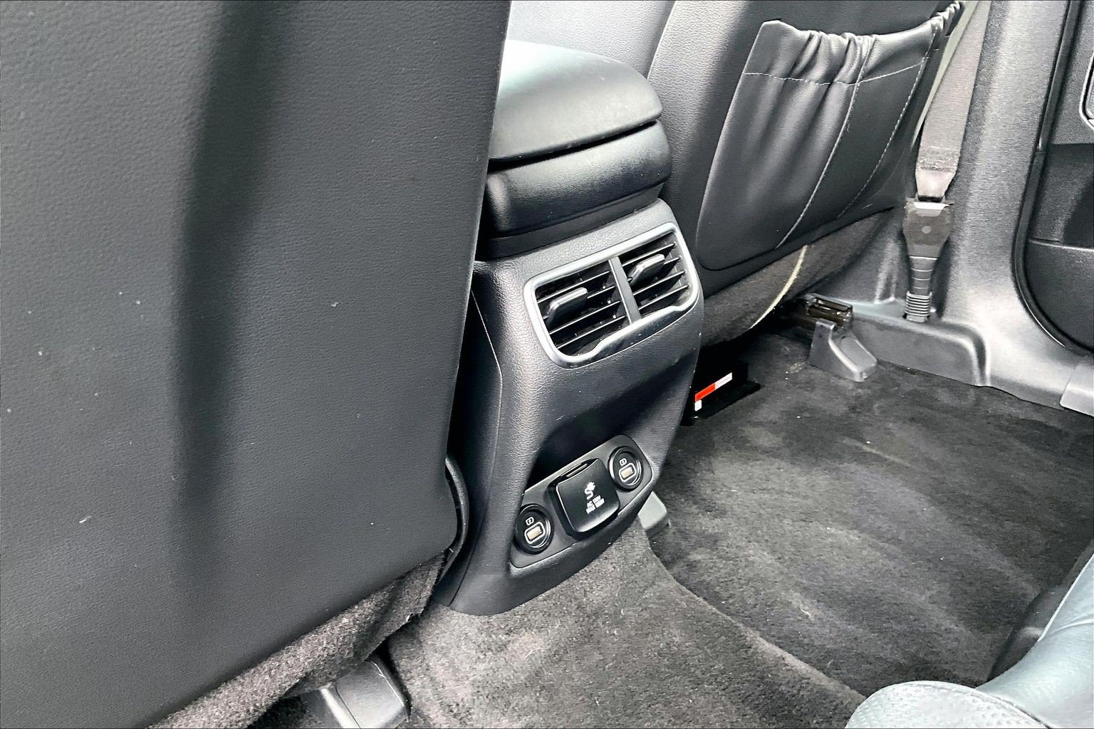 Used 2022 Hyundai Santa Fe Limited FWD image 24