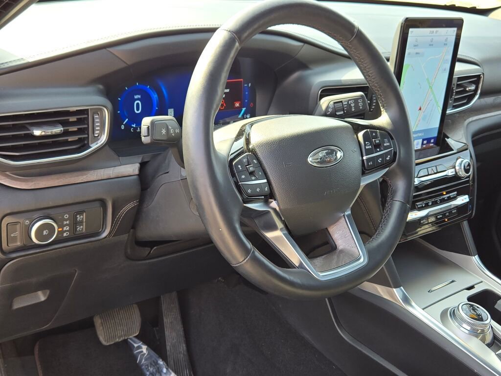 Used 2023 Ford Explorer Platinum w/ Technology Package AWD/4WD image 35