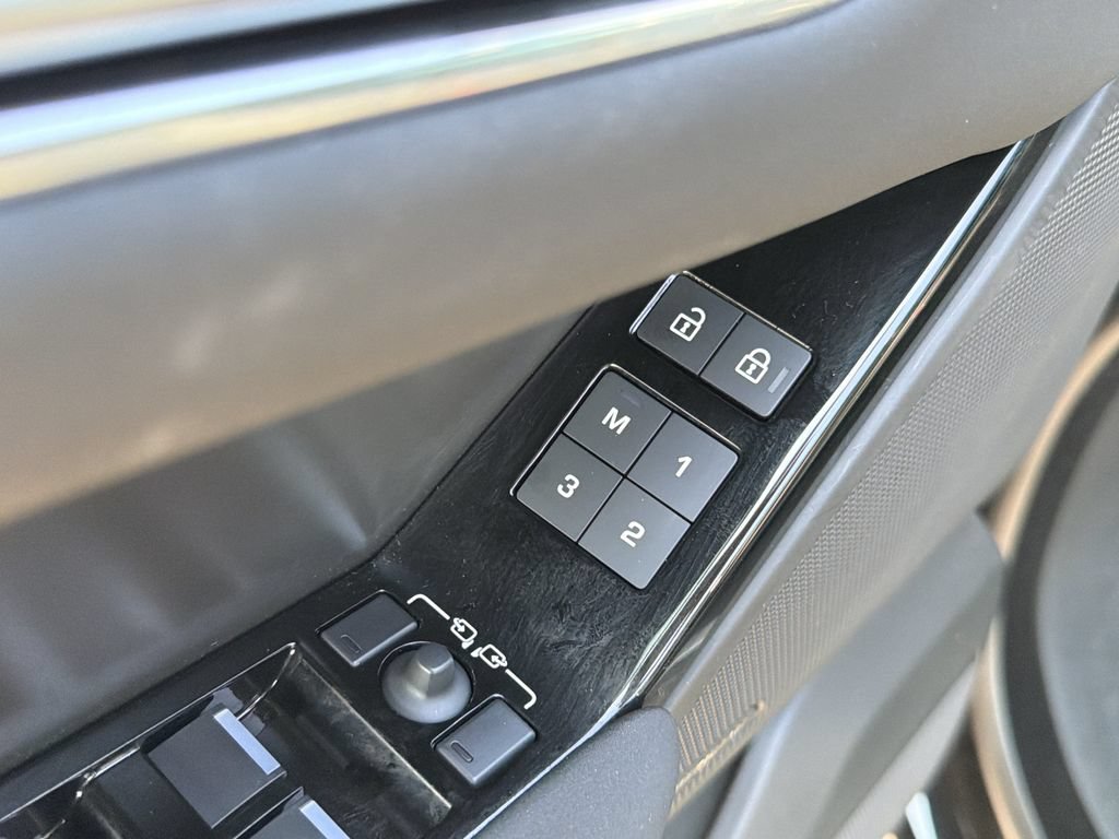 Used 2025 Land Rover Range Rover Velar Dynamic SE AWD/4WD image 21