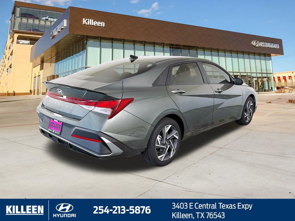 Used 2025 Hyundai Elantra Sport image 9