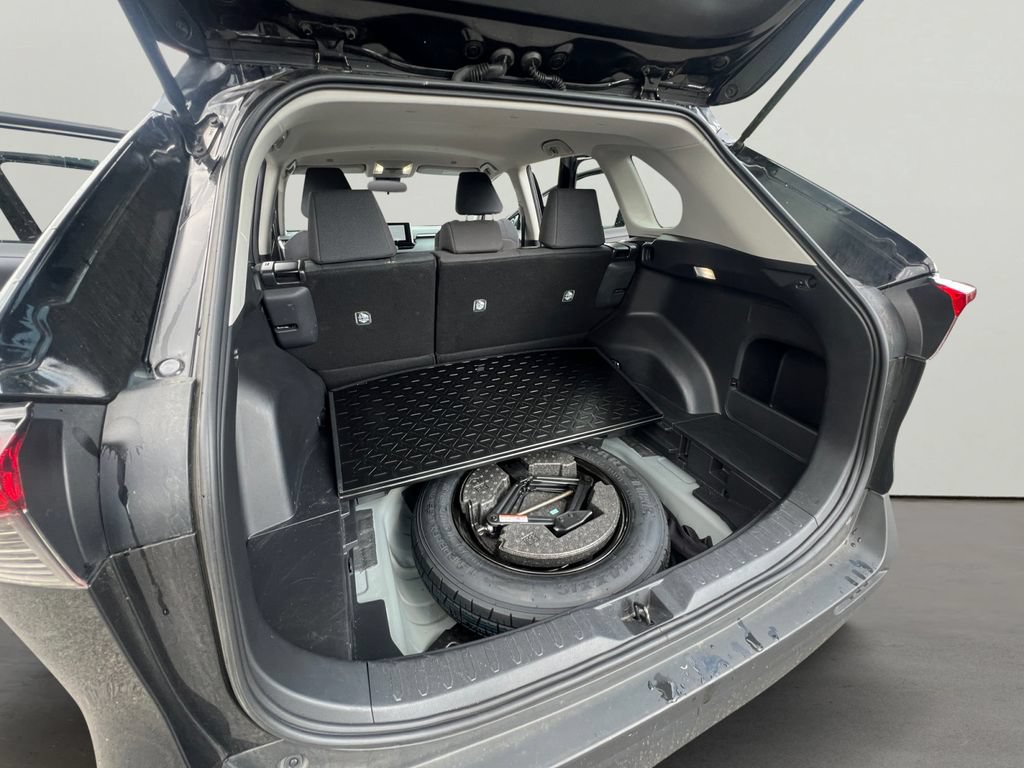 Used 2025 Toyota RAV4 LE AWD/4WD image 30