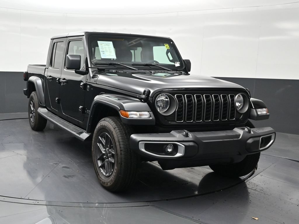 Used 2025 Jeep Gladiator Sport AWD/4WD image 7
