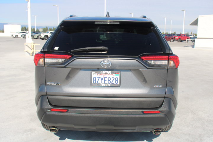 Certified 2022 Toyota RAV4 XLE w/ Convenience Package FWD image 4