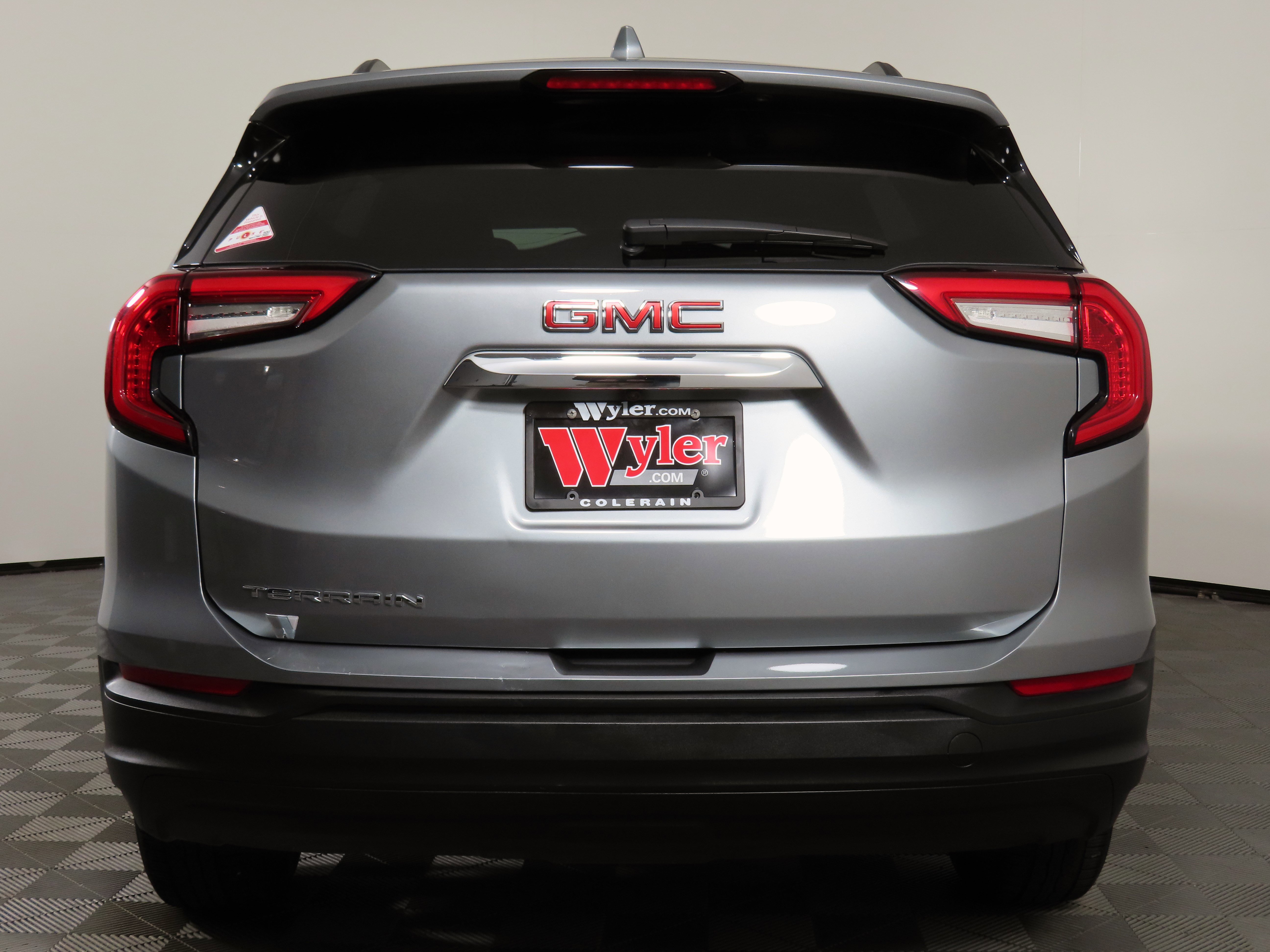 Used 2023 GMC Terrain SLE w/ Driver Convenience Package image 40