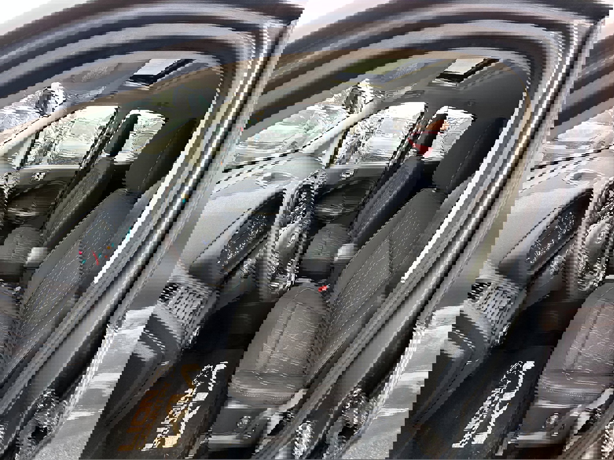 Used 2018 Ford EcoSport SE image 27