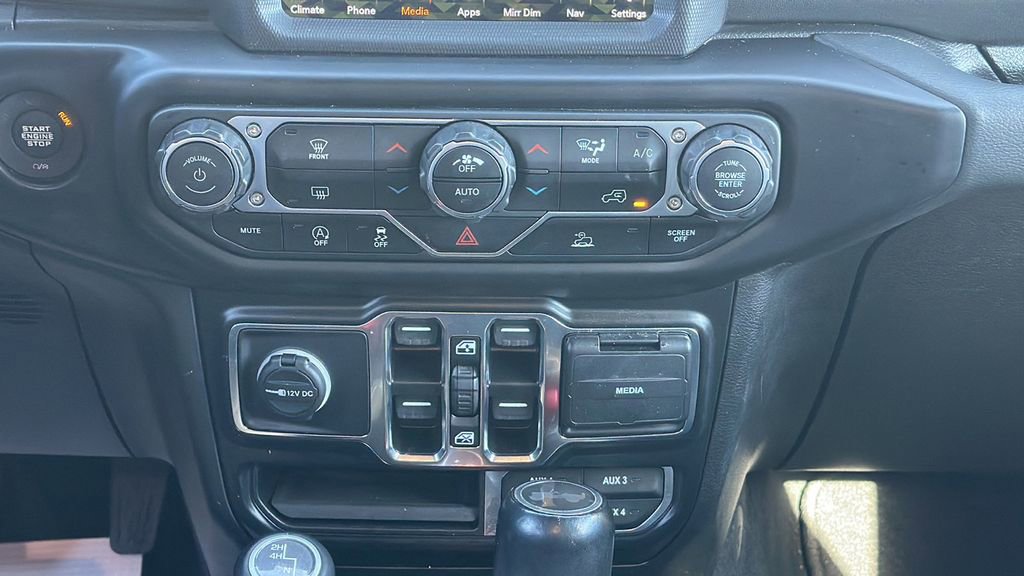 Used 2022 Jeep Wrangler Unlimited Sahara AWD/4WD image 24