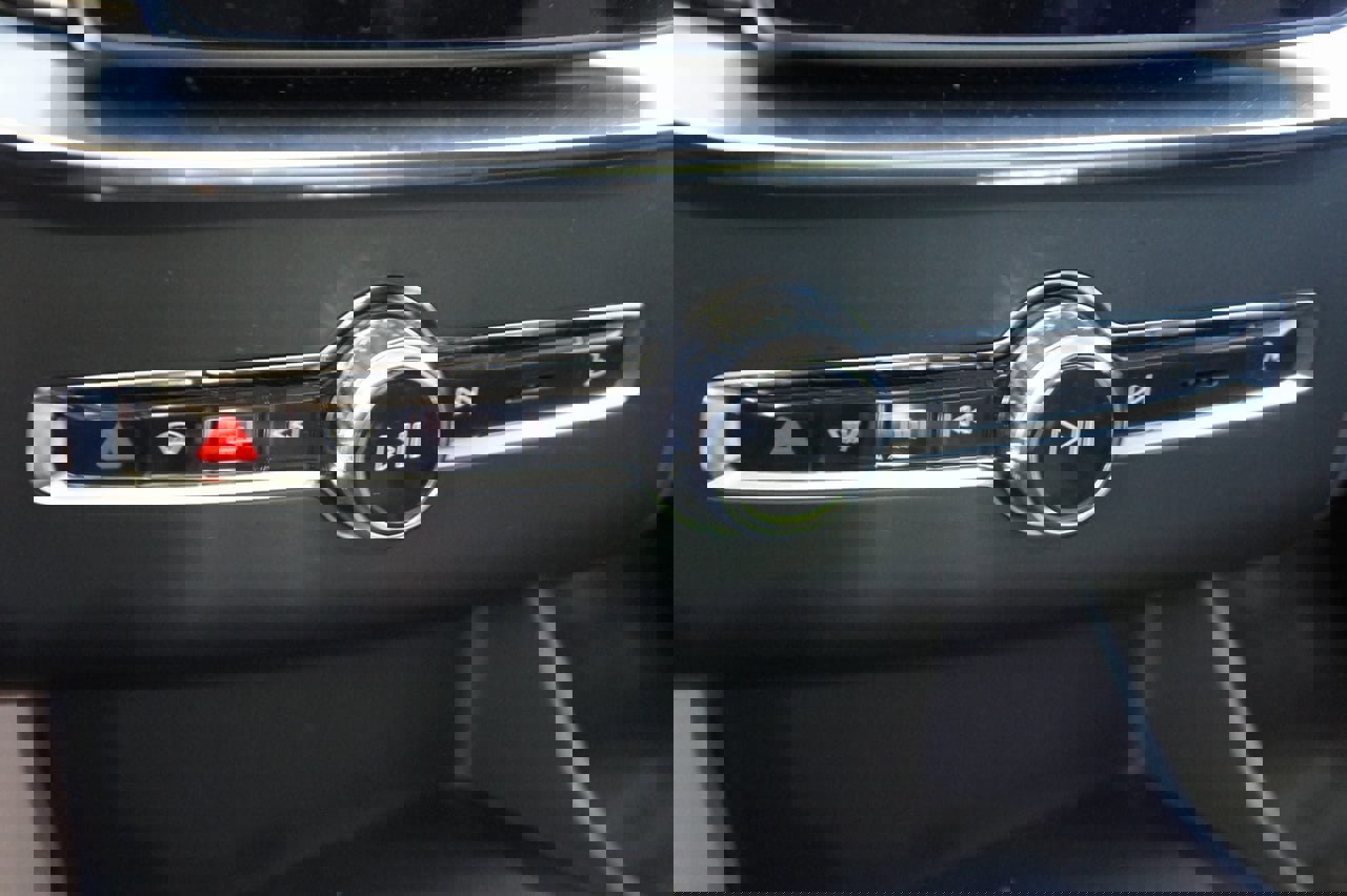 New 2025 Volvo XC90 T8 Plus w/ Protection Package Premier image 14