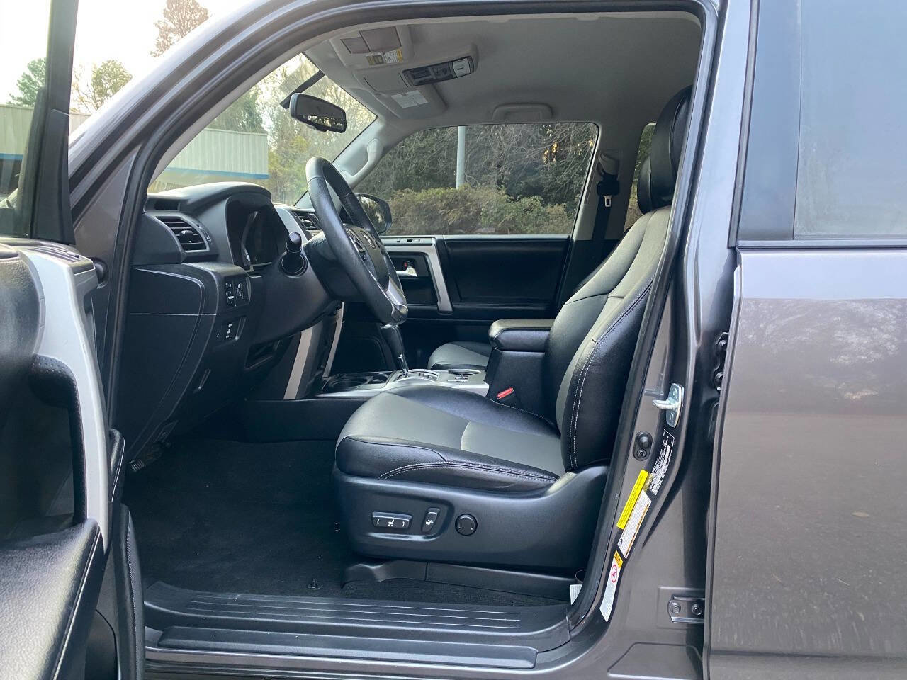 Used 2017 Toyota 4Runner SR5 Premium image 13