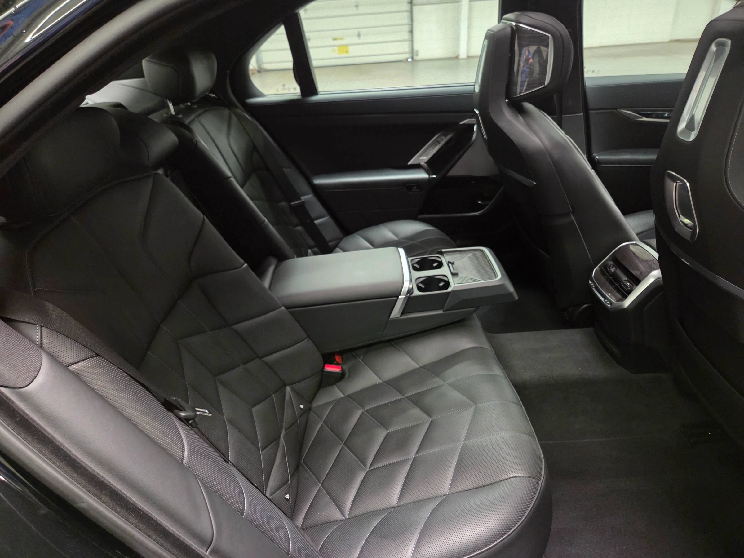 Used 2024 BMW 740i xDrive AWD/4WD image 33