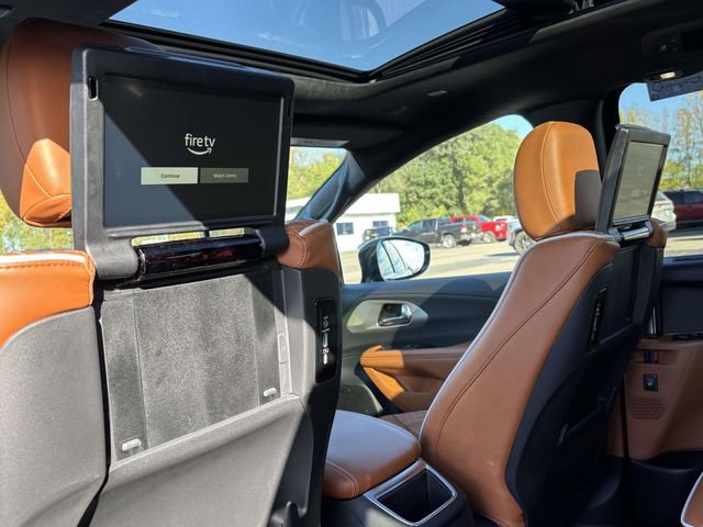 New 2026 Chrysler Pacifica Pinnacle image 9