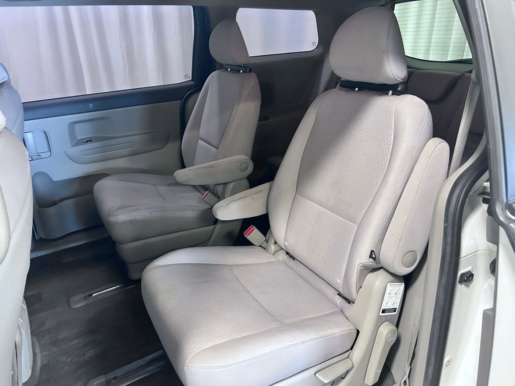 Used 2016 Kia Sedona L FWD image 19