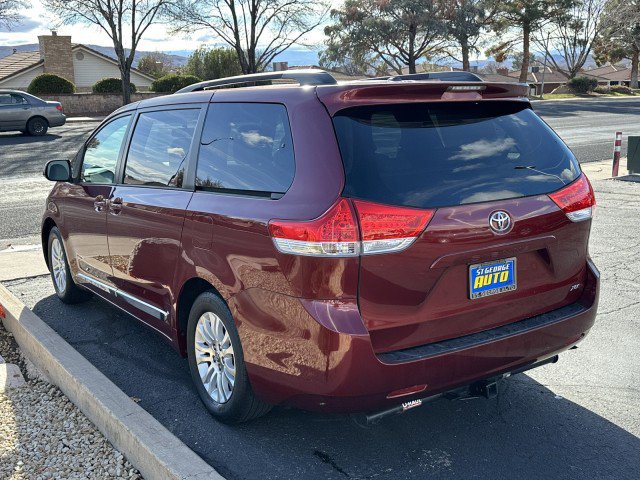 Used 2012 Toyota Sienna XLE image 5