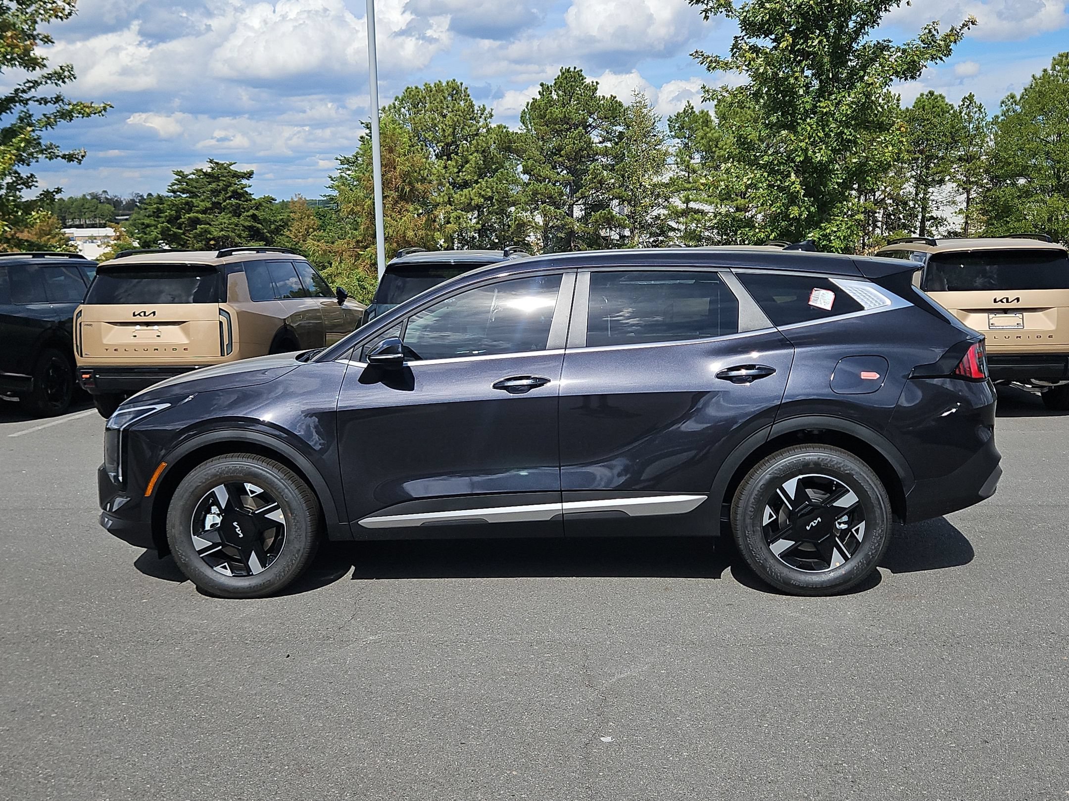 New 2026 Kia Sportage LX FWD image 4