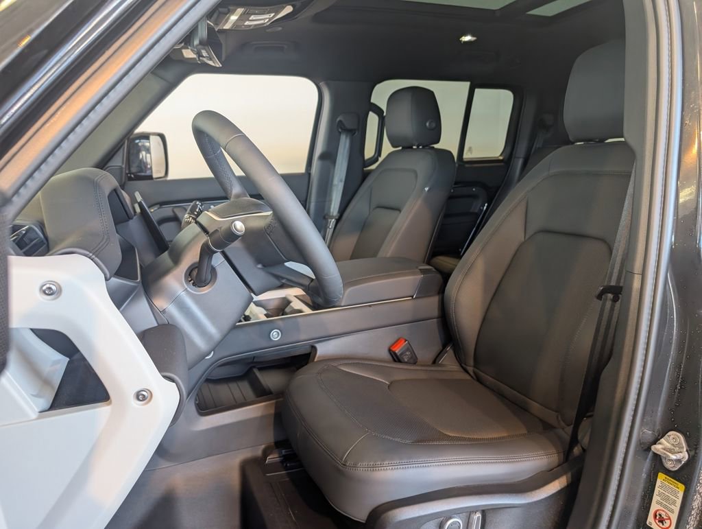 New 2026 Land Rover Defender 130 X-Dynamic SE image 11