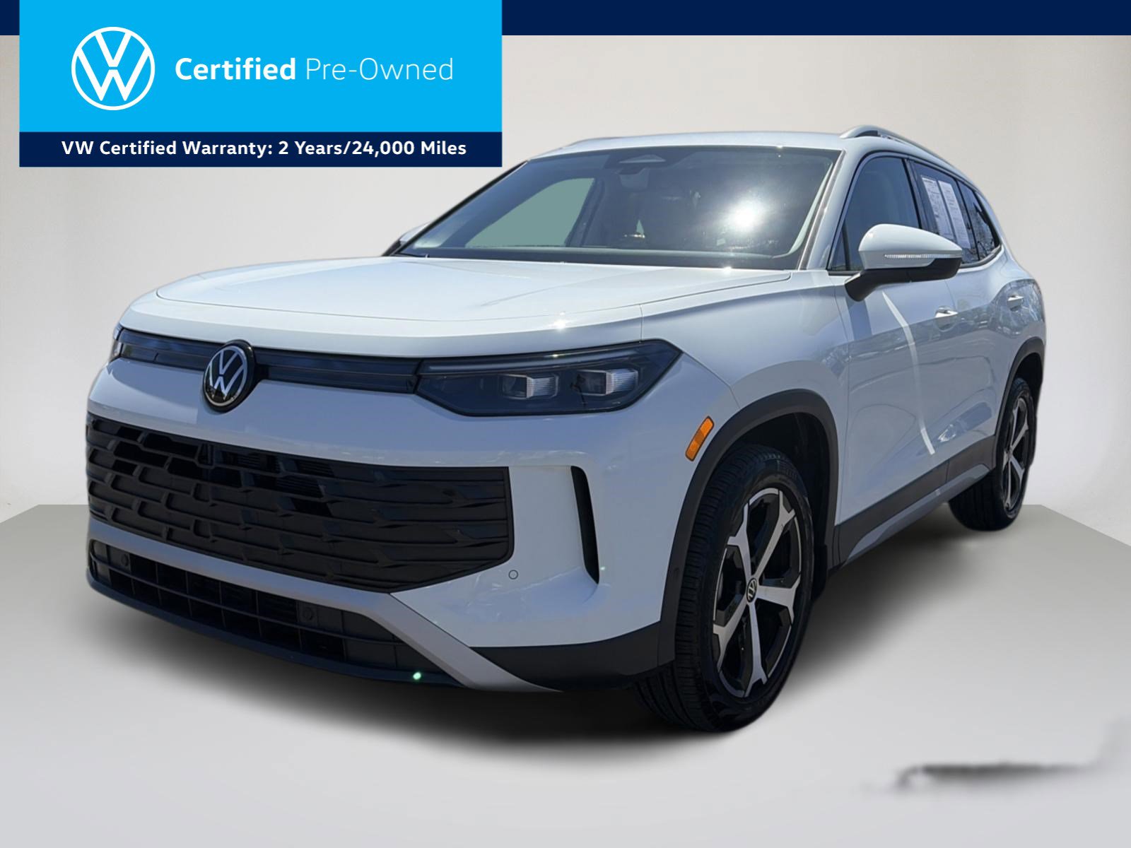 Certified 2025 Volkswagen Tiguan SE AWD/4WD image 1