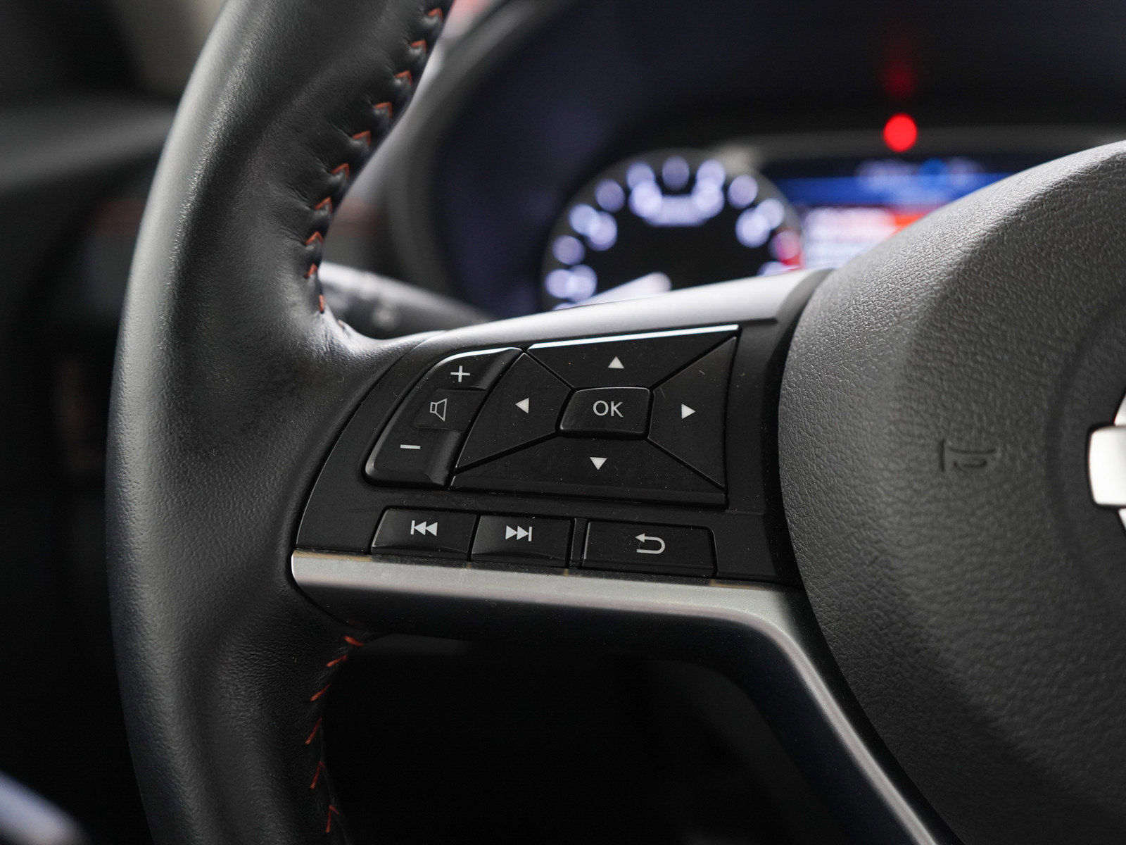 Used 2020 Nissan Sentra SR w/ Premium Package image 24