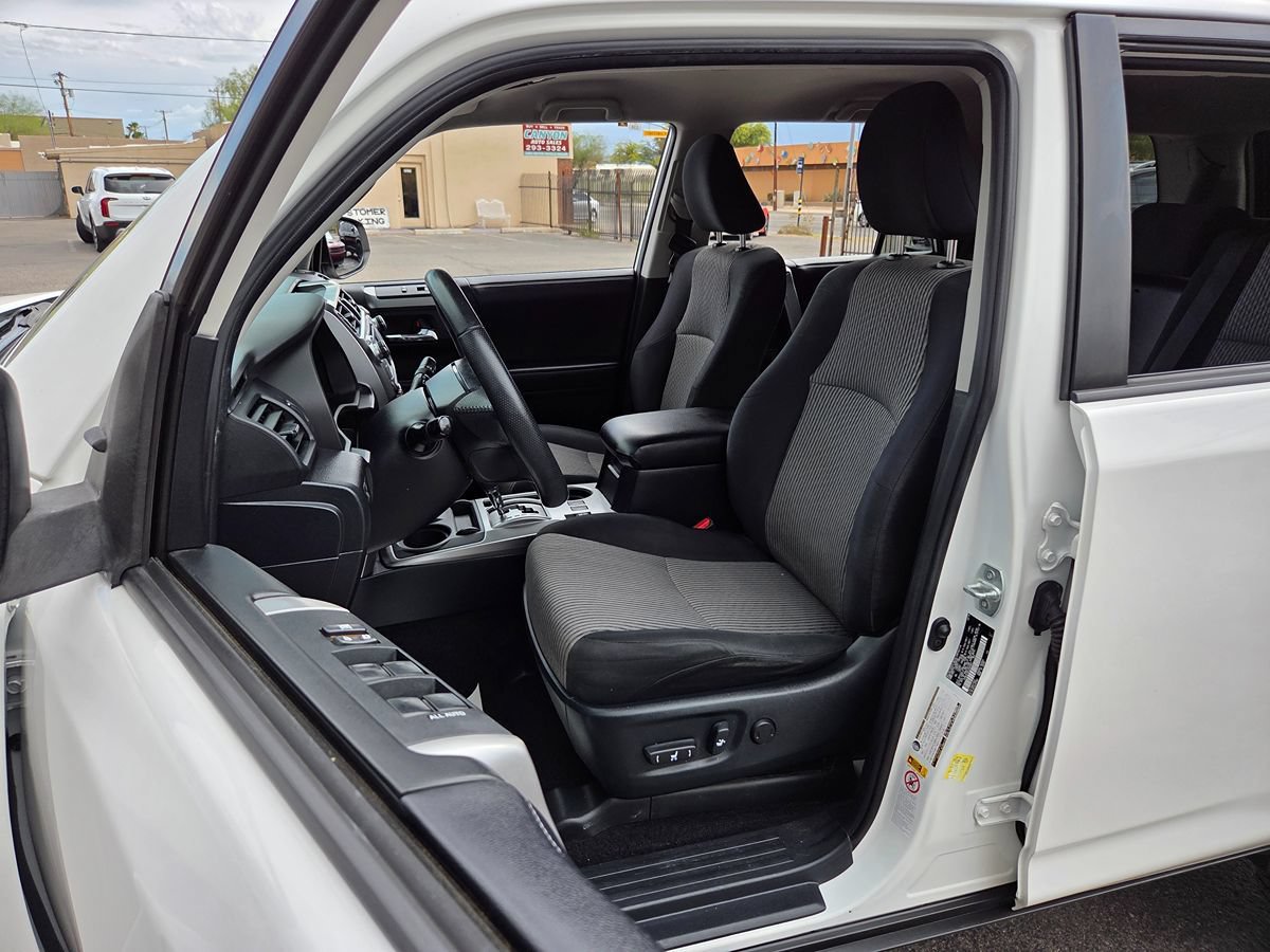 Used 2018 Toyota 4Runner SR5 AWD/4WD image 43