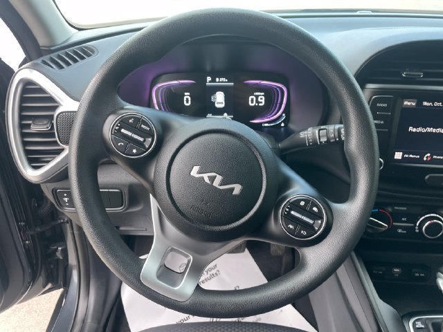 Used 2025 Kia Soul LX w/ LX Technology Package FWD image 25