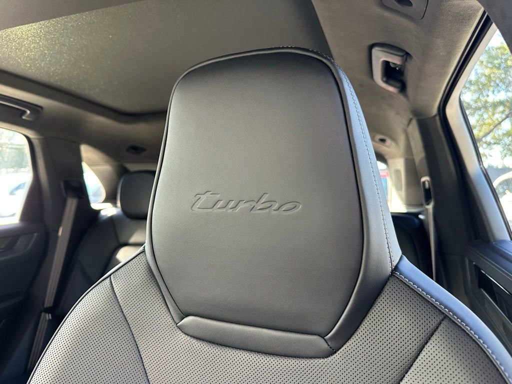 Used 2025 Porsche Cayenne Turbo image 25