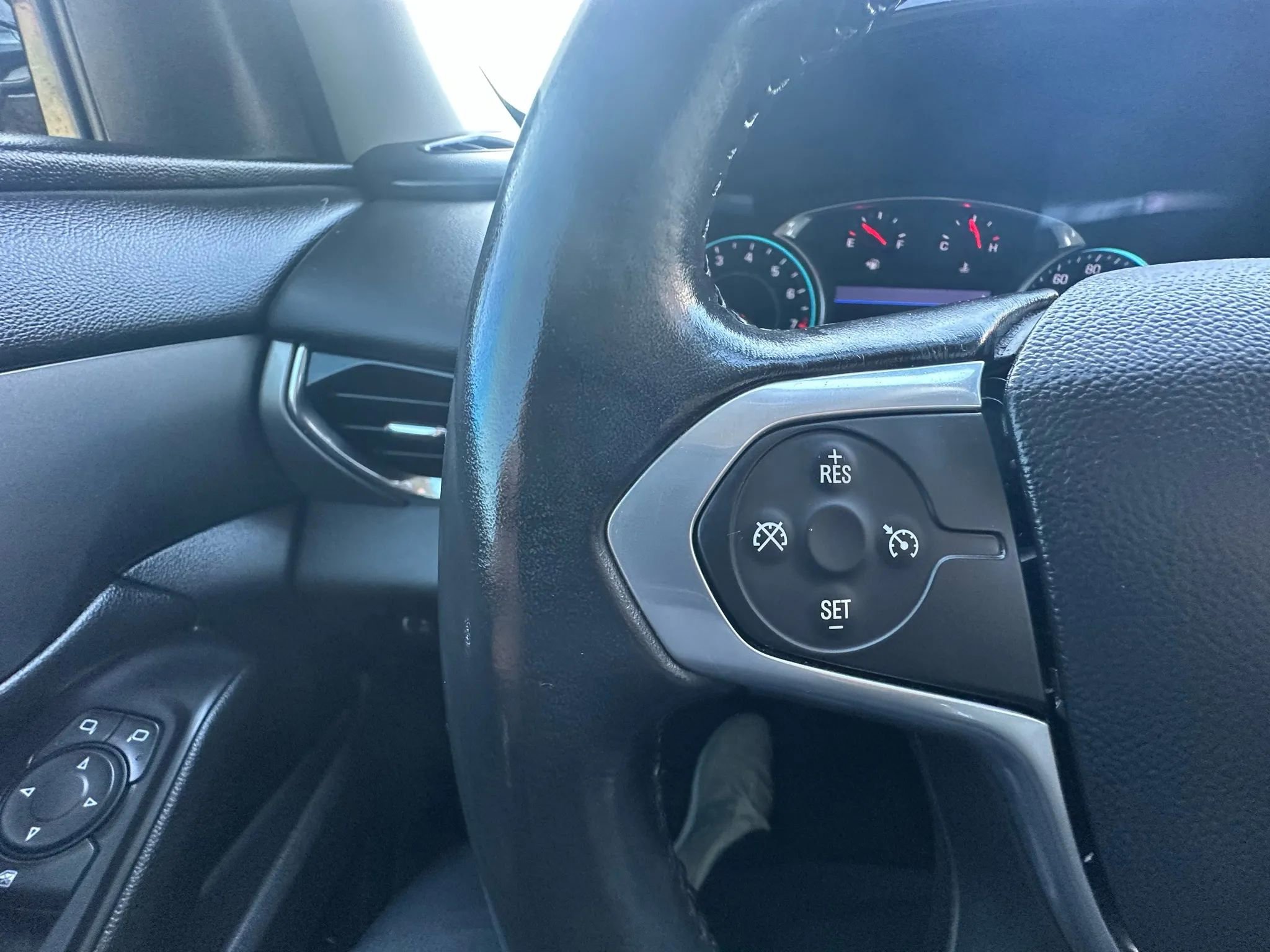 Used 2020 Chevrolet Traverse LT FWD image 24
