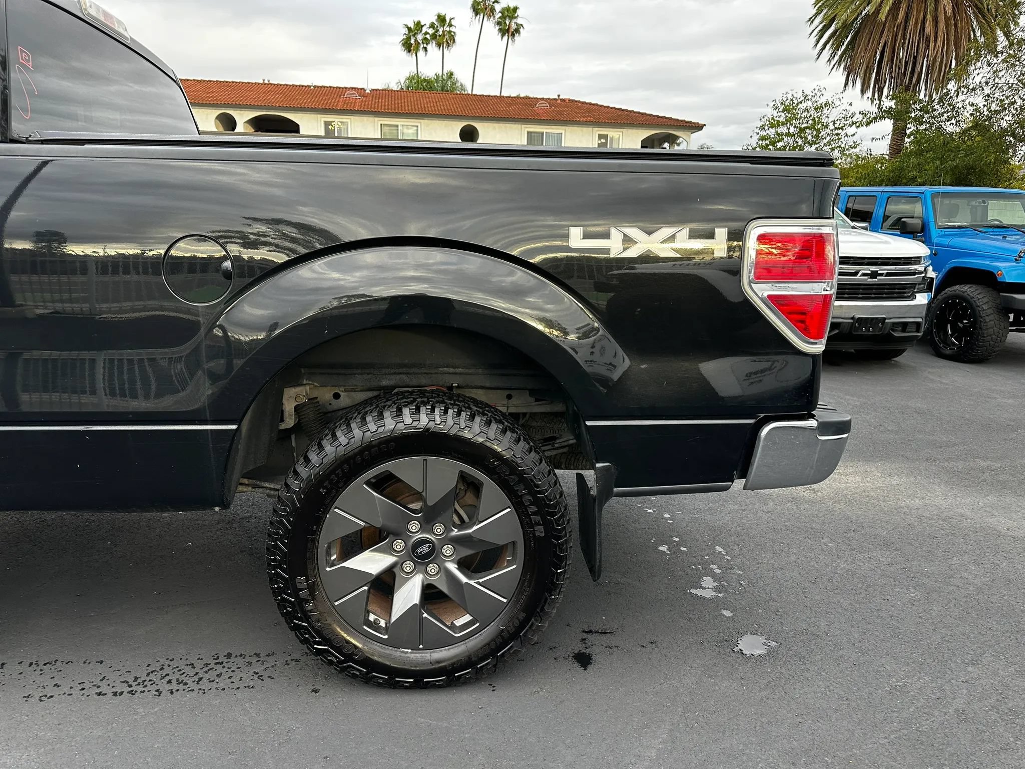 Used 2013 Ford F150 XLT w/ Mid Equipment Group AWD/4WD image 30