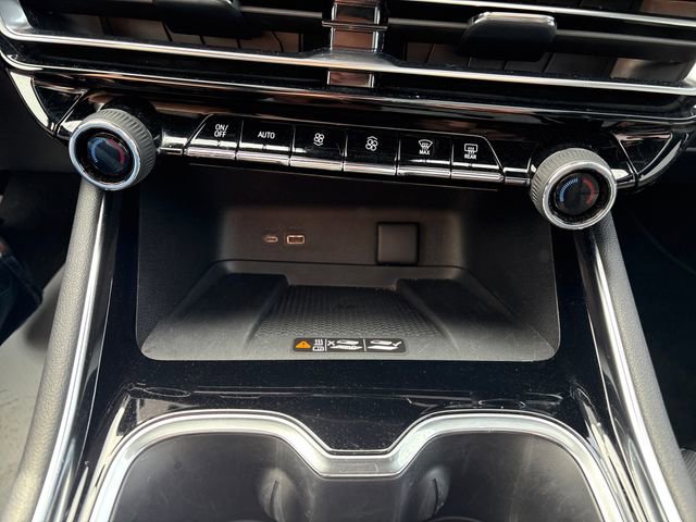 Used 2026 Chevrolet Traverse RS AWD/4WD image 19