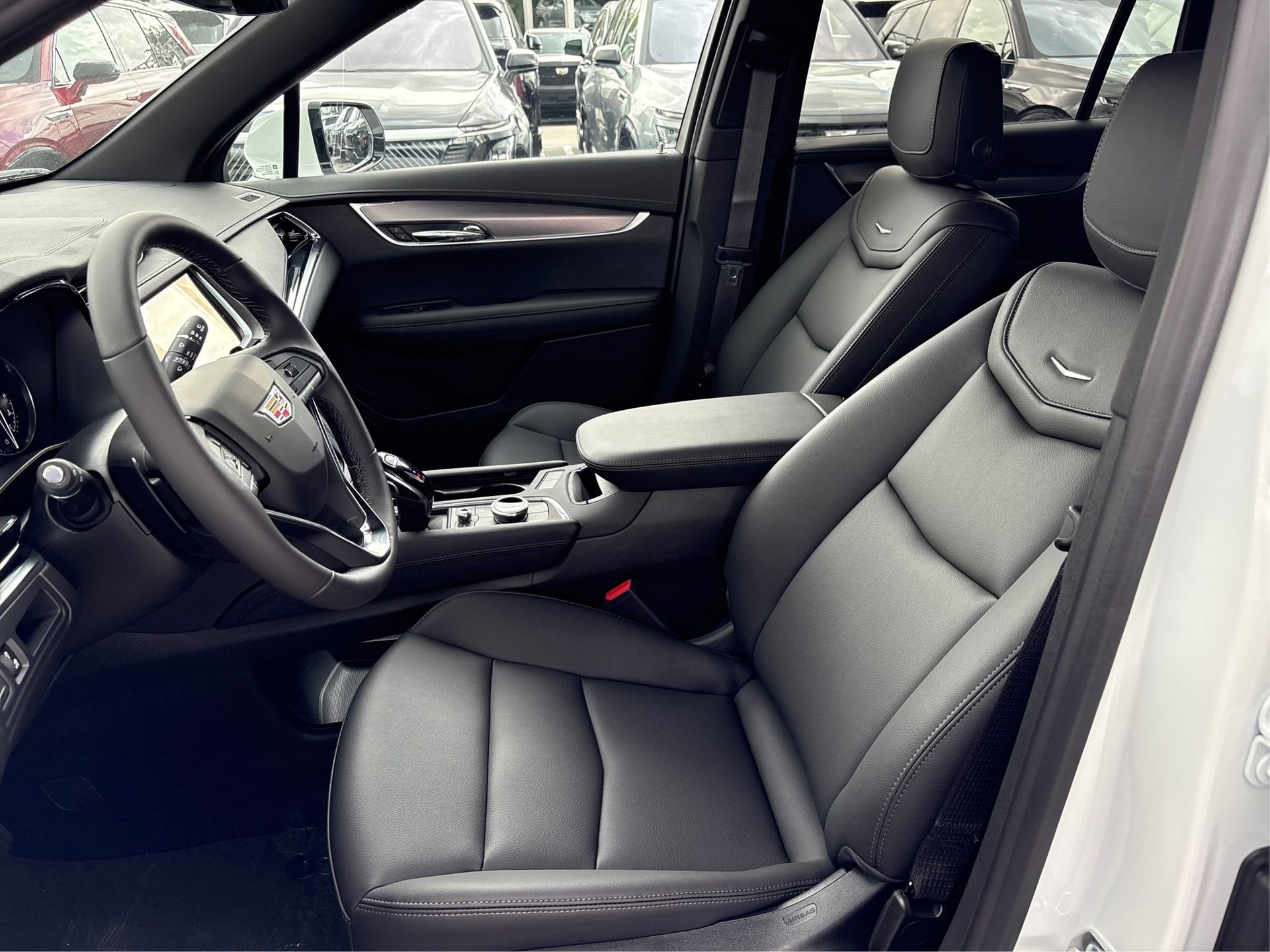 New 2025 Cadillac XT6 Luxury image 9