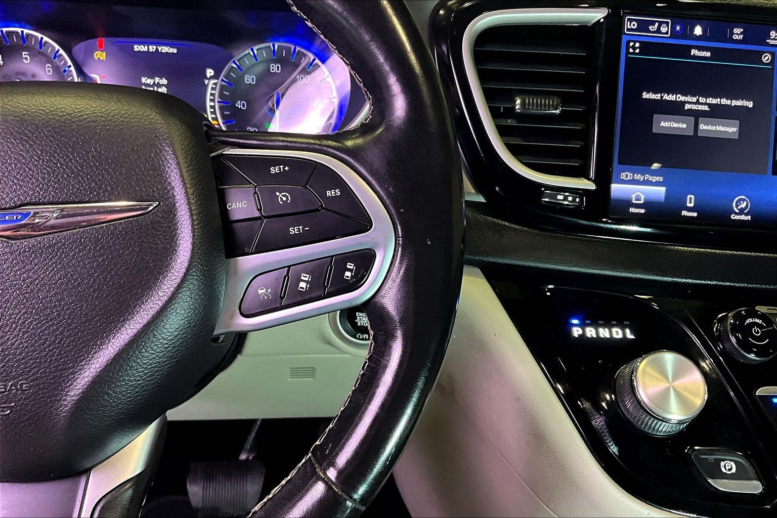 Used 2021 Chrysler Pacifica Touring-L FWD image 13