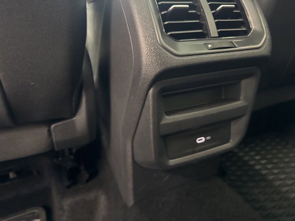 Certified 2025 Volkswagen Taos SE image 26