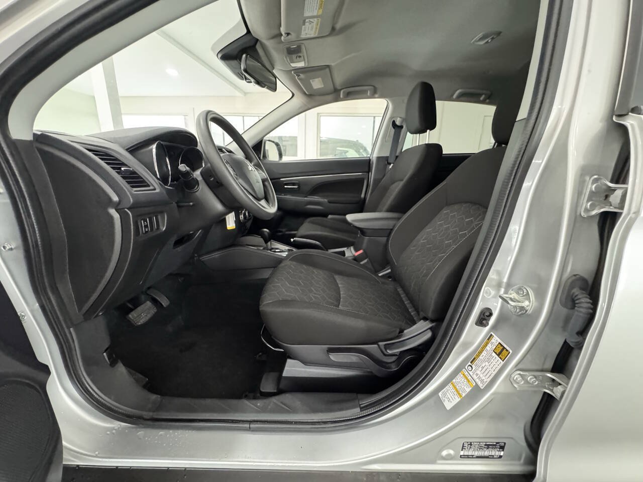 Used 2025 Mitsubishi Outlander Sport SE AWD/4WD image 18