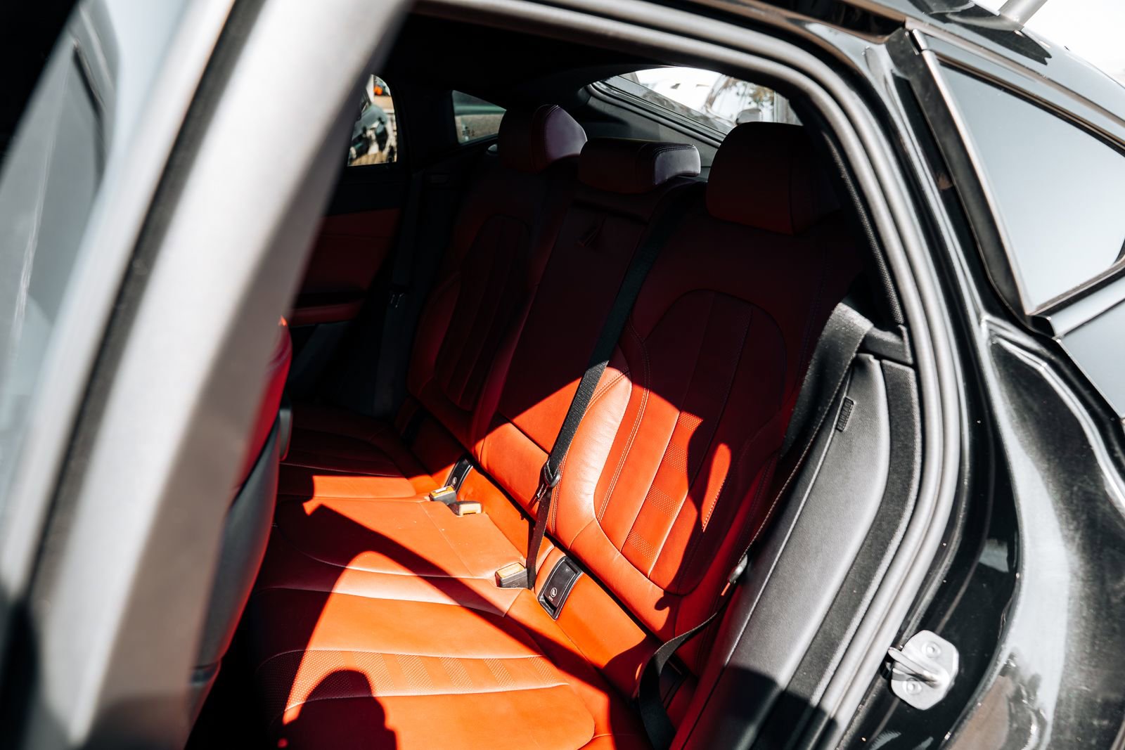 Used 2022 BMW X6 xDrive40i w/ M Sport Package image 44