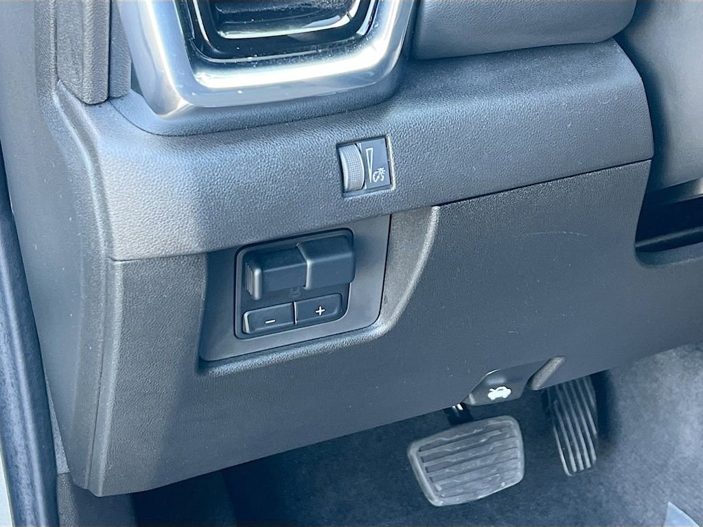 Used 2025 GMC Canyon Elevation w/ Technology Package RWD image 10