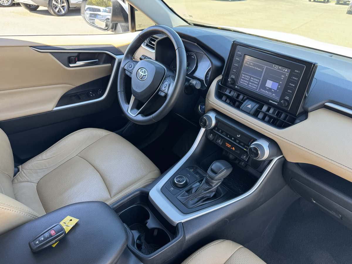 Used 2020 Toyota RAV4 XLE w/ Convenience Package AWD/4WD image 15