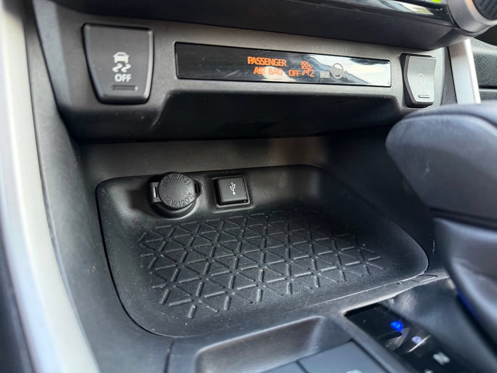 Used 2022 Toyota RAV4 XLE FWD image 22